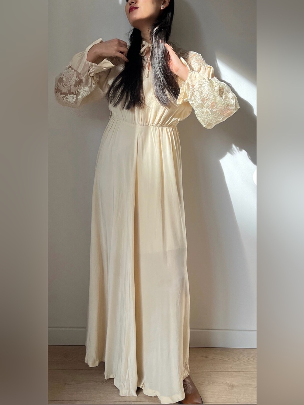Elegant Antique Vintage 1950’s Cream Lace-Sleeve Liquid Silk Maxi Dress - Picture 7 of 8